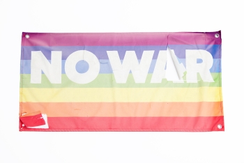 https://wp12222508.server-he.ch/files/gimgs/th-568_NO_WAR_Flagge__huber_huber_v2.jpg